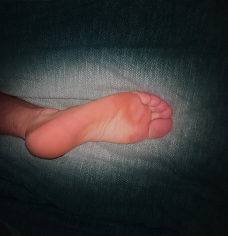 MuscleFeeT nudes model image