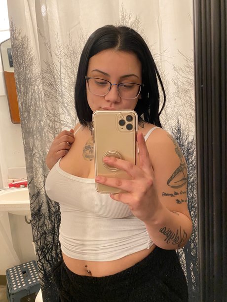 XoxoMaia high quality model pics