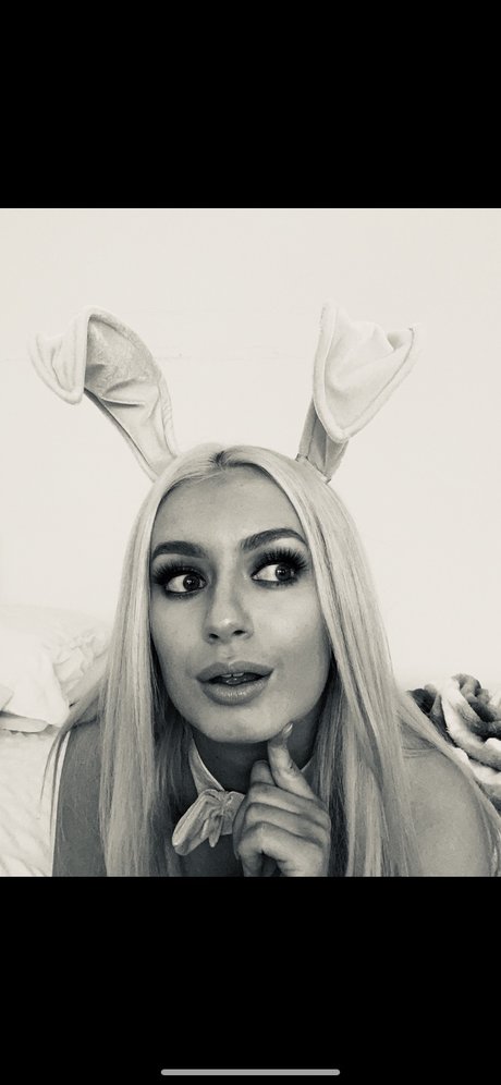 Hannah S pretty pornstar photo