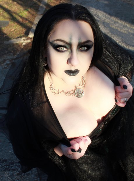 Hells Bel art model pics