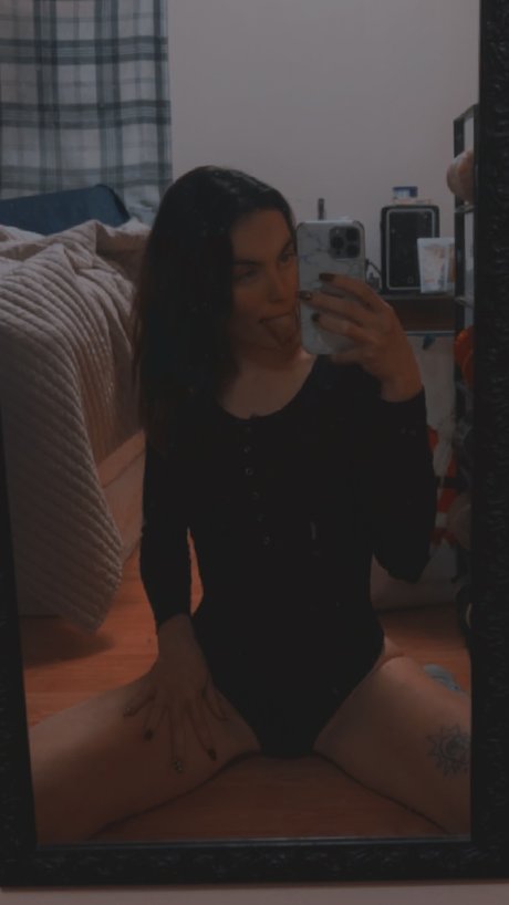 Issa__Autymn exclusive actress image