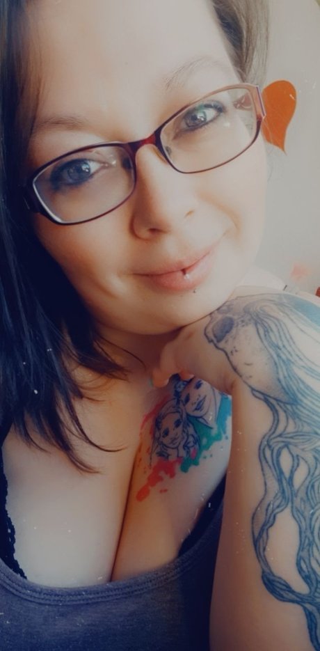 Roxzy erotic pornstar archive