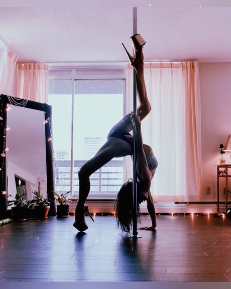 Nina Nightblossom pretty actress images