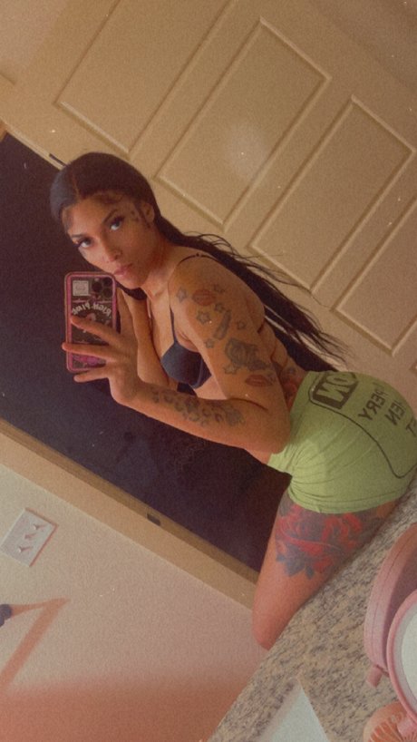 Da Pretty One_ nude pornstar pictures