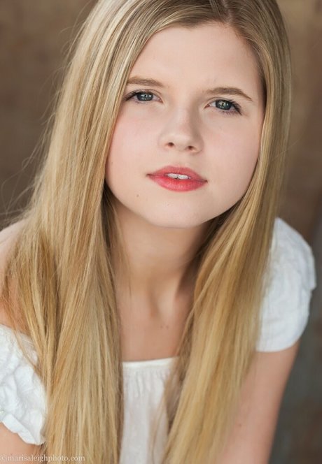 Ana Mulvoy Ten model nice images