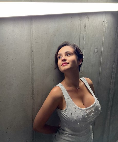 LikaLand nude pornstar archive