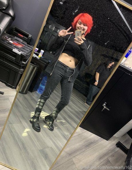 emowaifu162 naked model photo