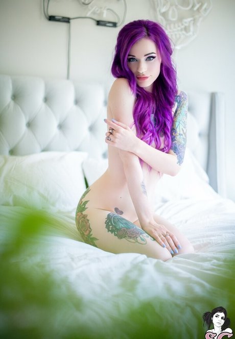 Velvetine SG pornstar erotic photo