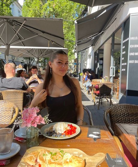 Siennarlv high quality actress pic