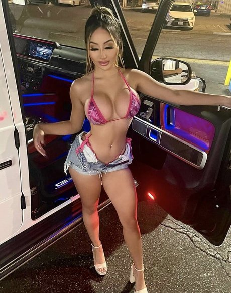 Sabrina Agarie star images