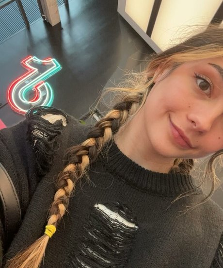 chelseayea adult model photo