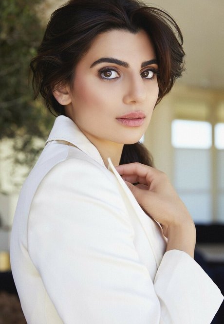 Claudia Doumit beautiful model pics