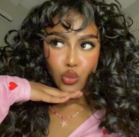 oil7ll perfect model pic