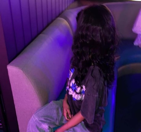 oil7ll beautiful actress image