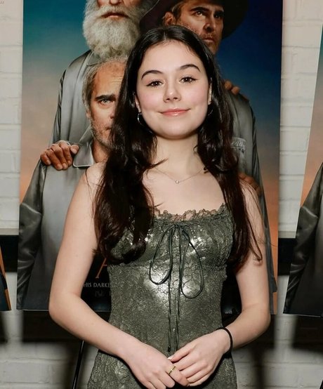 Julia Antonelli high quality actress gallery