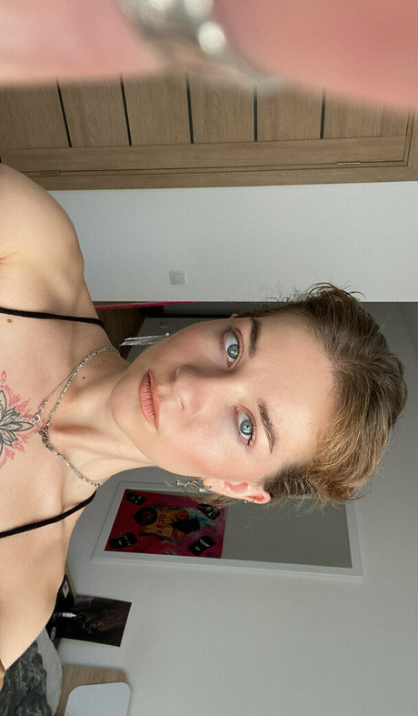 kaylie cutie vip adult model pictures