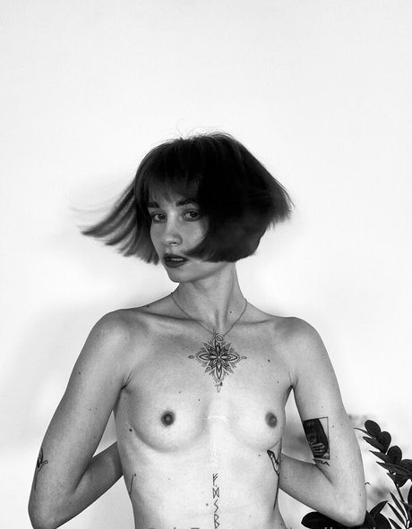 squirt teen onlyfans nude image