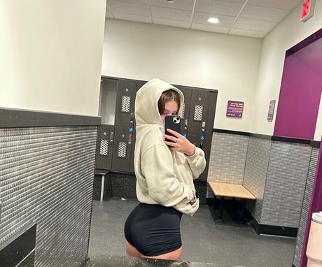 Leslie Emma model erotic photos