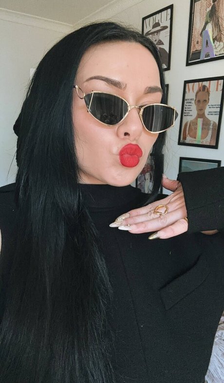 Amy Roseling nudes actress pictures