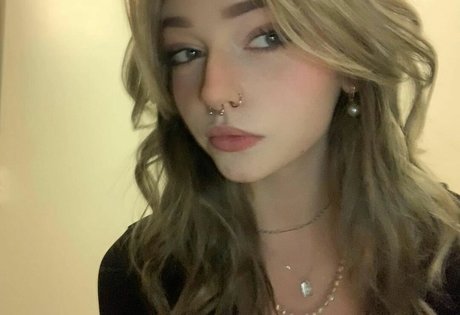 Maddyavalon exclusive actress image