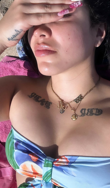 Selenaxoxoxo Marian star beautiful picture