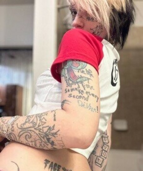 FaceTatMami model pornographic photo