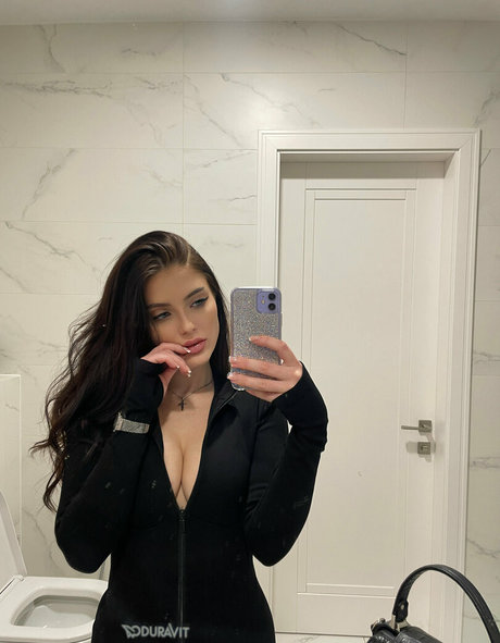 littlemolly v model top pic