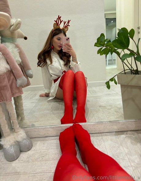 littlemolly v top star image