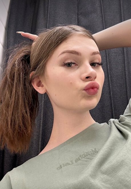 mia ts star free image