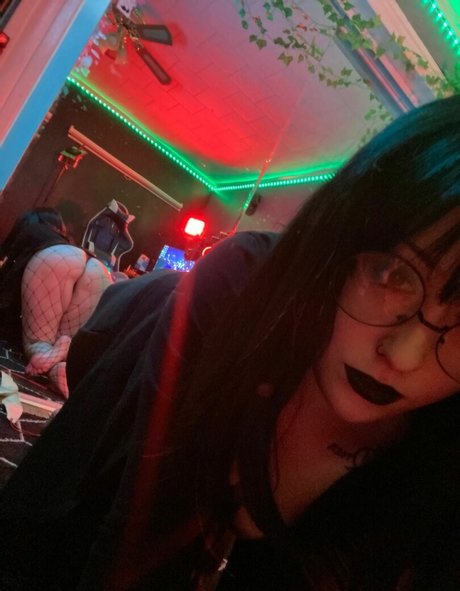 WhisperingPizza ASMR nude model galleries