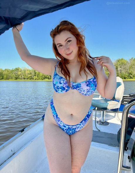 isla moonfree model adult picture