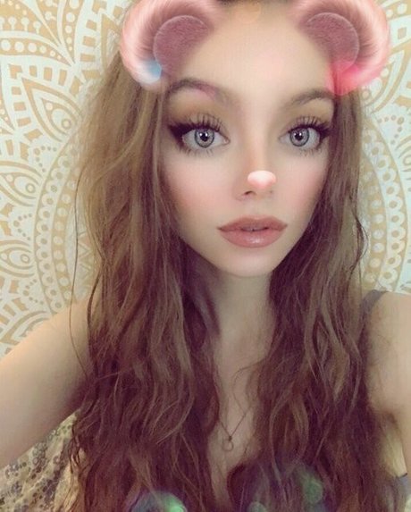 Rose Castella pretty actress img