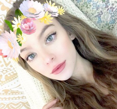 Rose Castella model top photo