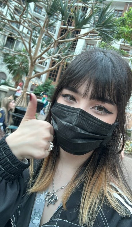 Rainhoe sexy model image