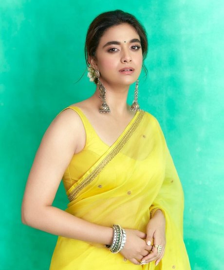 Keerthy Suresh model hot pics
