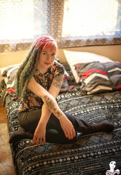 Venomousrose model nude picture