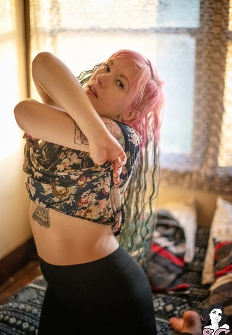 Venomousrose erotic model img