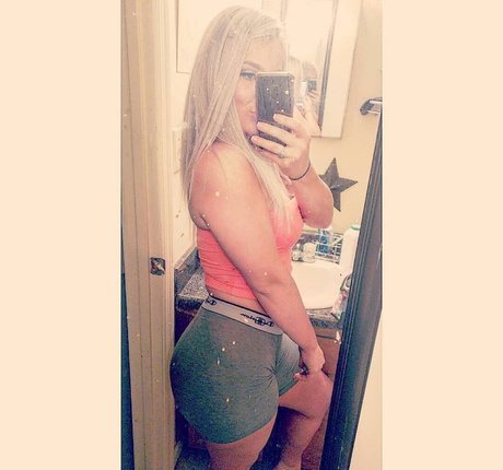 babe brunette onlyfans pretty photos