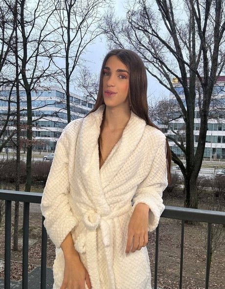 theginadivine star free picture