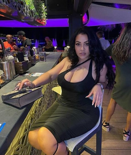 Roxsana Diaz pretty pornstar pics