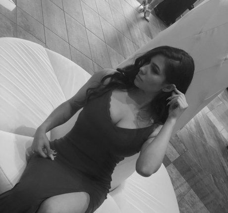 Marisa G beautiful star pic