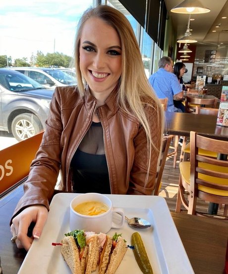 Emilee Atchley pornstar hd pic