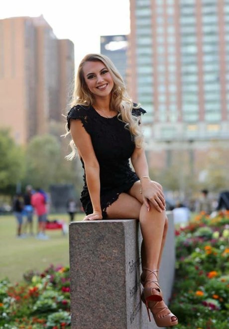 Emilee Atchley pretty model archive