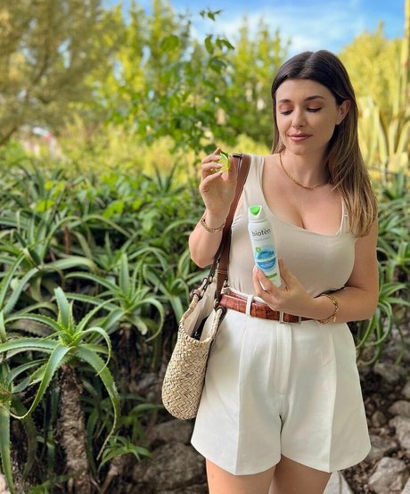 Carolina Neto pretty actress galleries