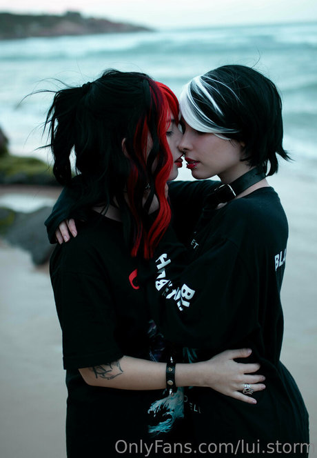 lui storm top star archive