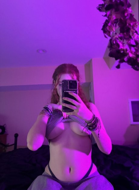 Kxxlyn pornographic model img