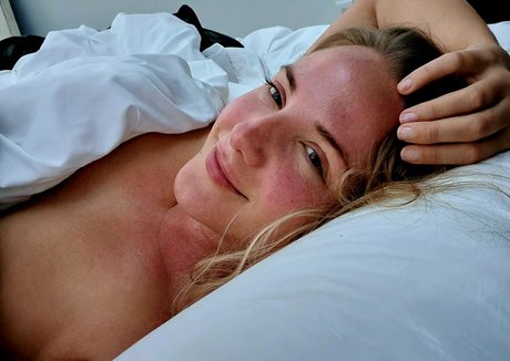 fantasysnextdoorvip hot actress image