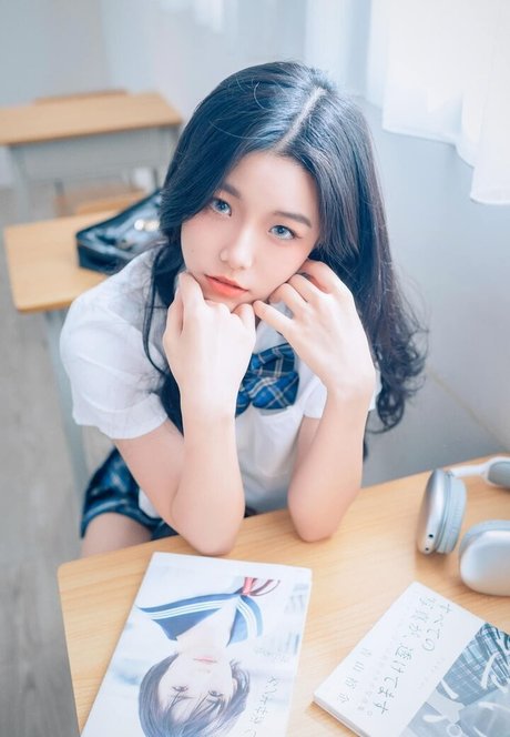 yu___sushi high quality model photo