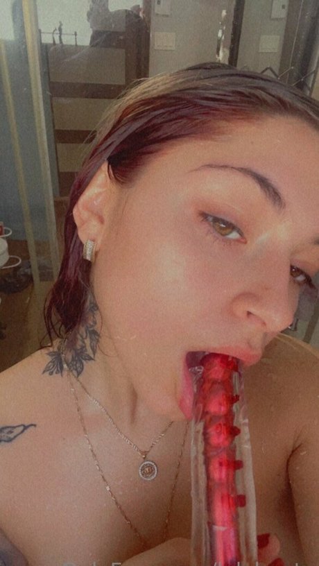 lylybooty star naked img