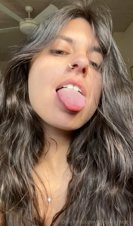 ittybittycherry hot model images